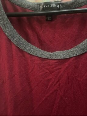 Curvy Sense 2X Burgundy Tee with Gray Crew Neck